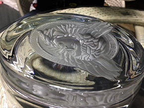 玉石雕刻機(jī)可以雕刻玻璃嗎來(lái)試驗(yàn)一下